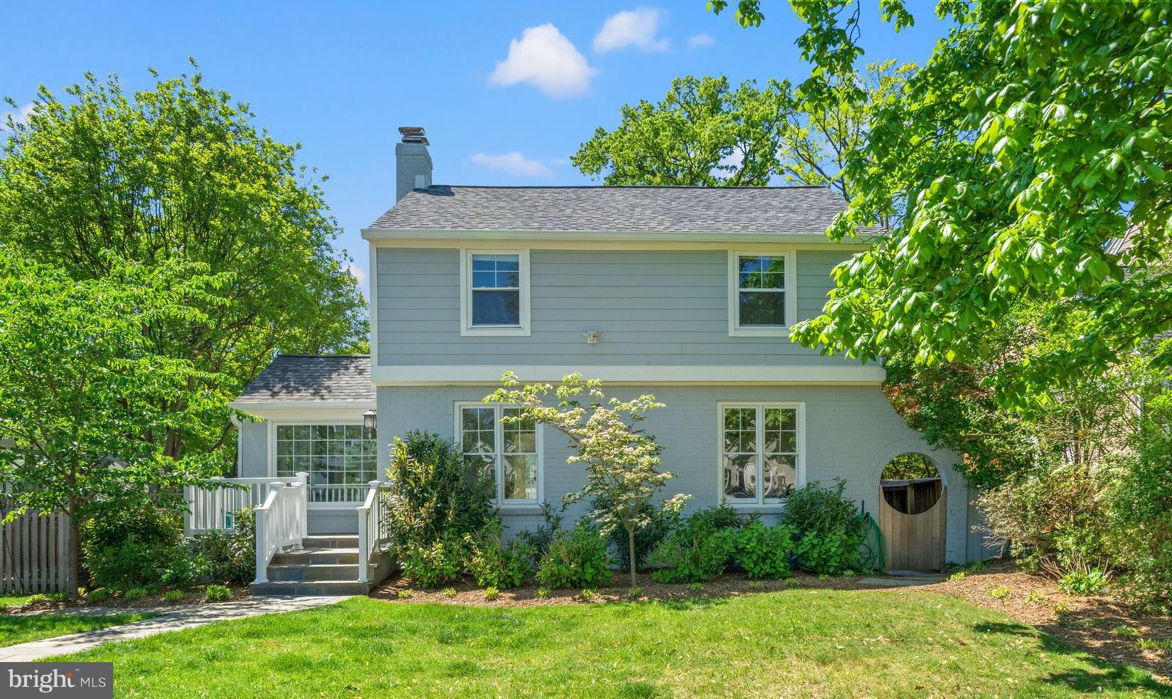 808 GRAND VIEW DRIVE