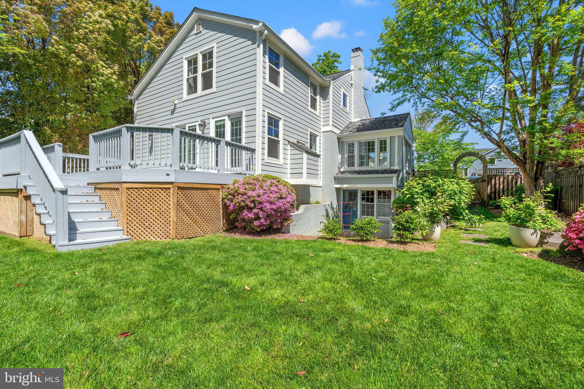 808 GRAND VIEW DRIVE