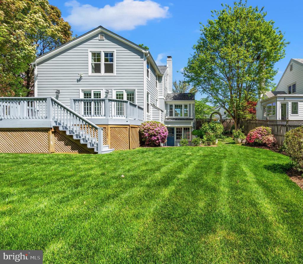 808 GRAND VIEW DRIVE