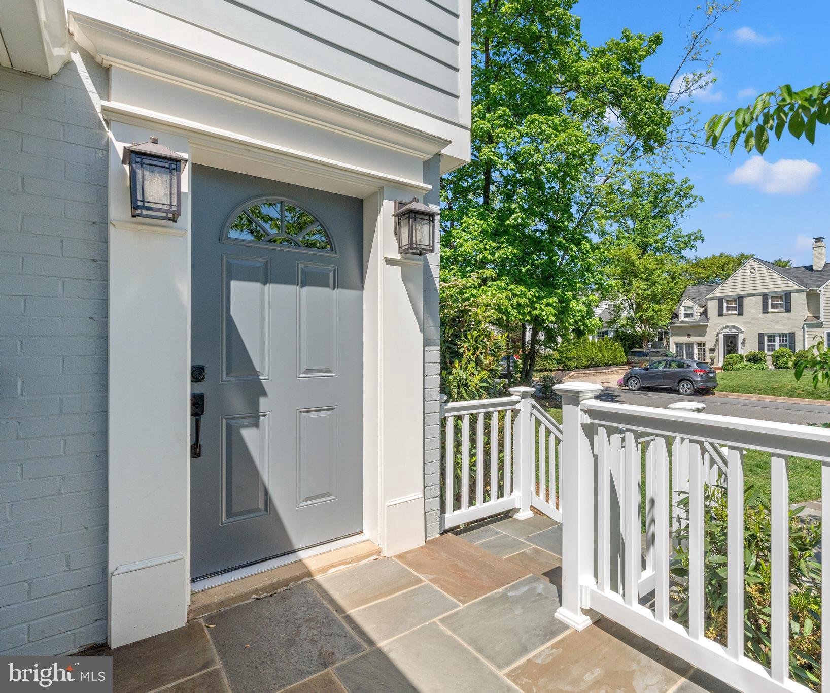 808 GRAND VIEW DRIVE