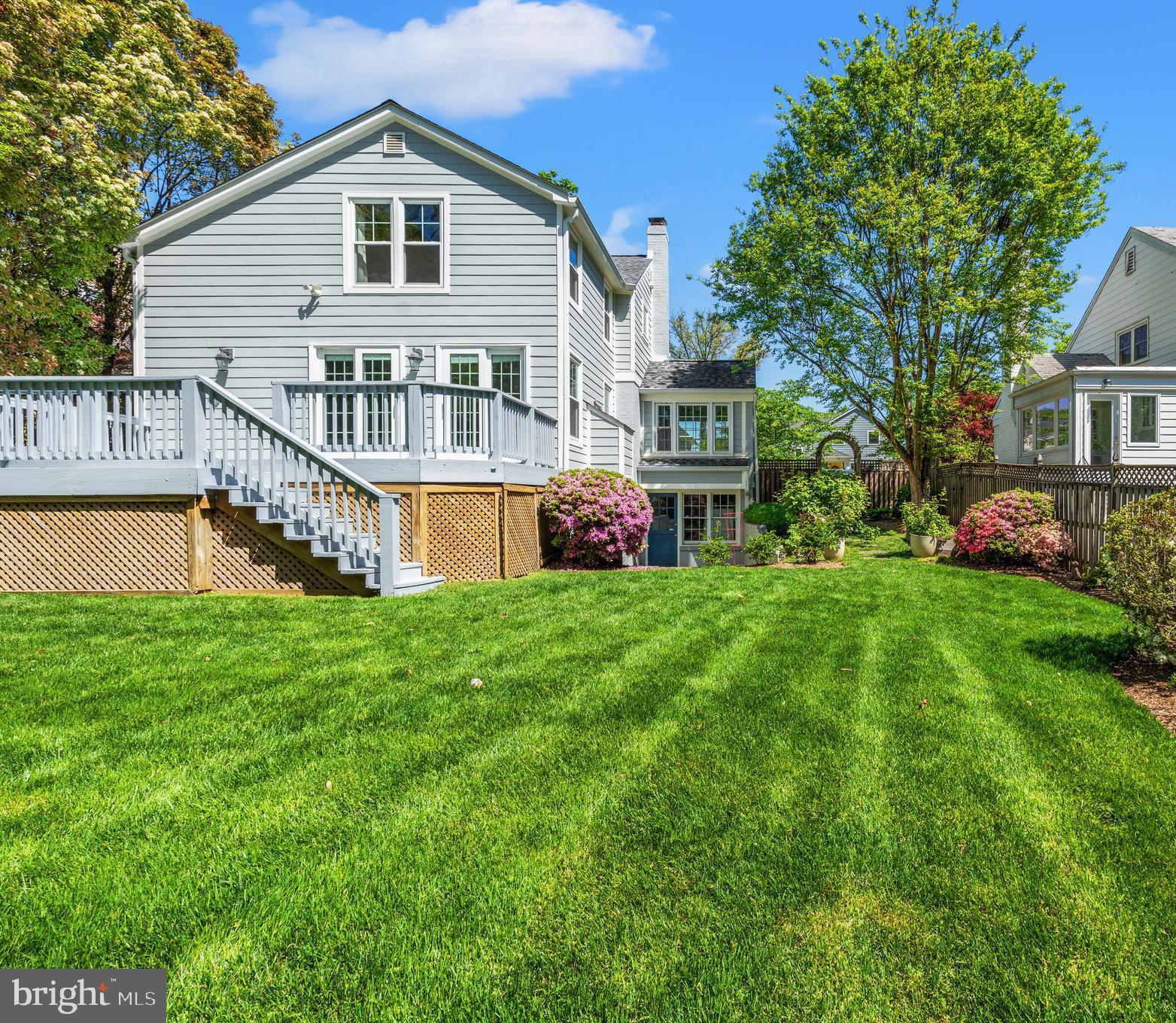 808 GRAND VIEW DRIVE