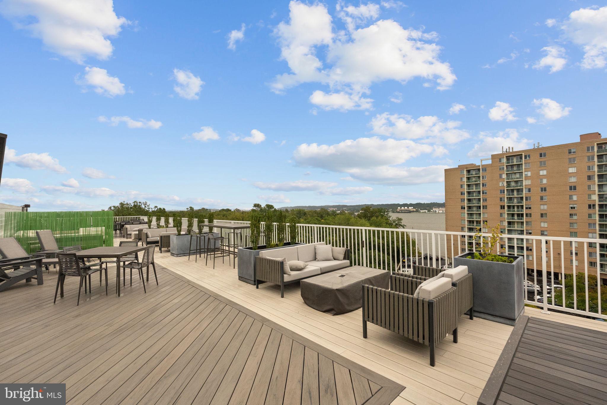 625 SLATERS LANE 401