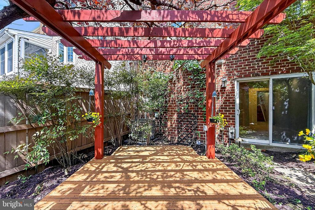 8 W CHAPMAN STREET A