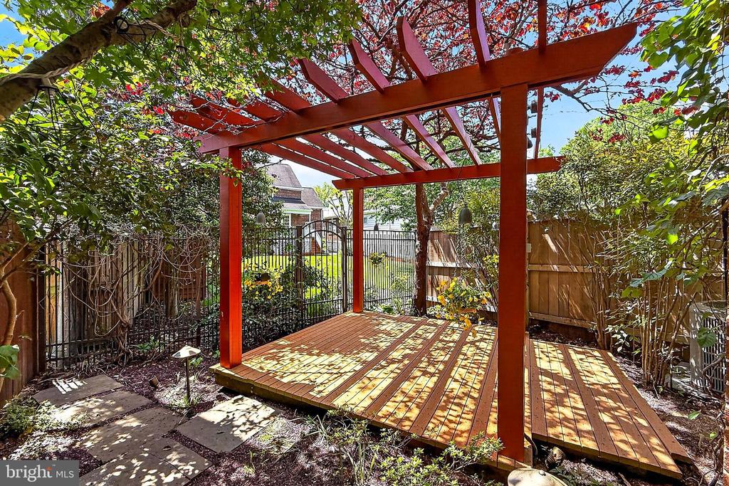 8 W CHAPMAN STREET A
