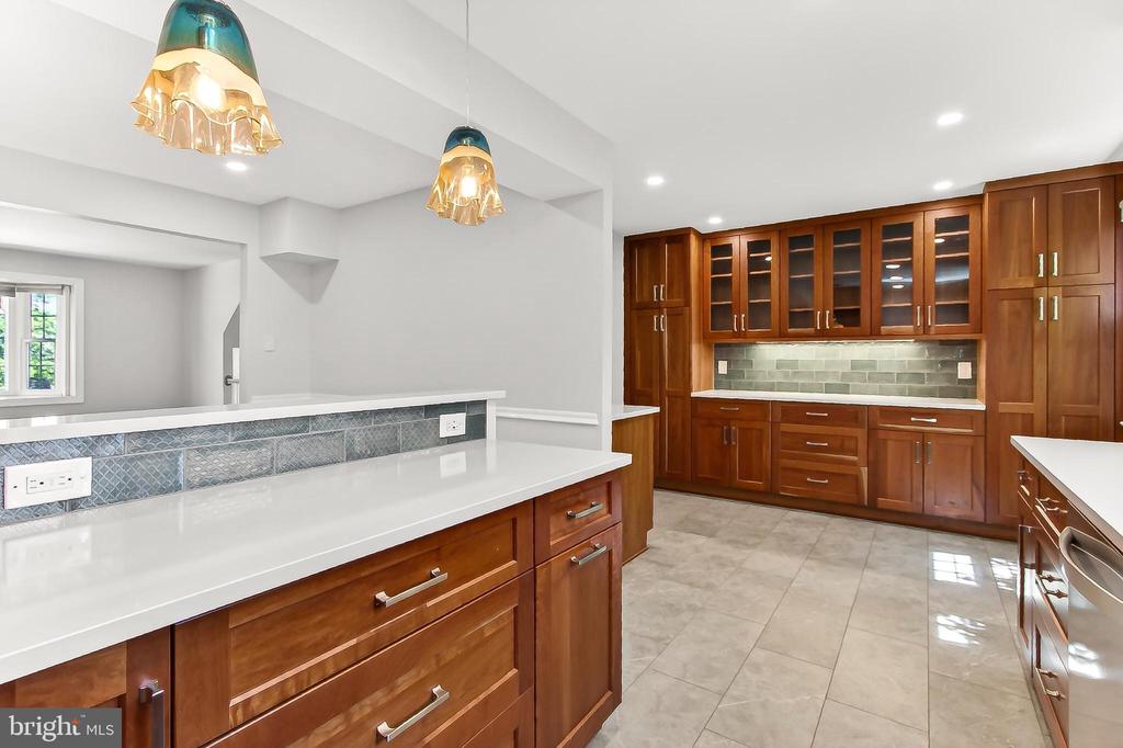 8 W CHAPMAN STREET A