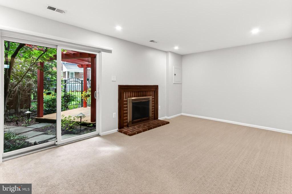 8 W CHAPMAN STREET A