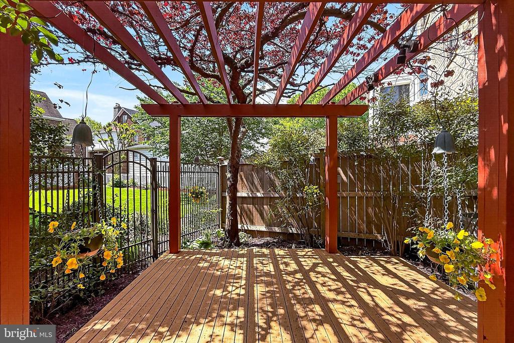 8 W CHAPMAN STREET A