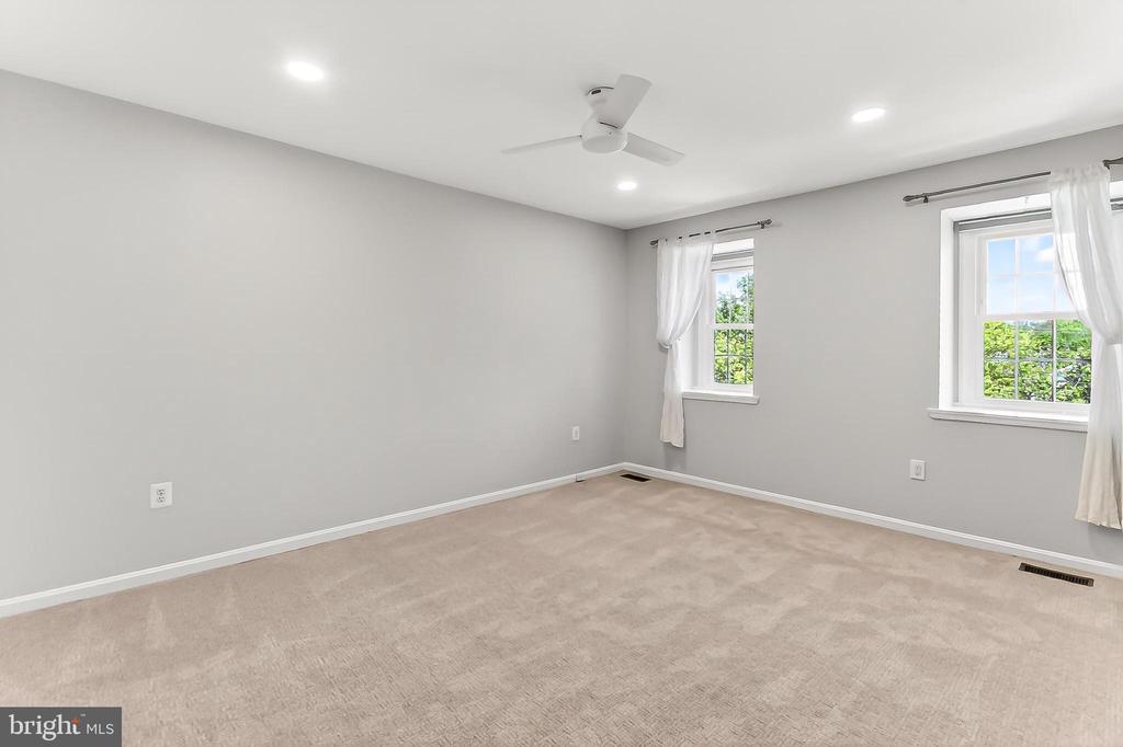 8 W CHAPMAN STREET A