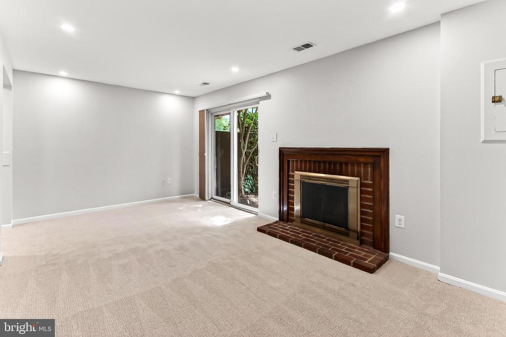 8 W CHAPMAN STREET A