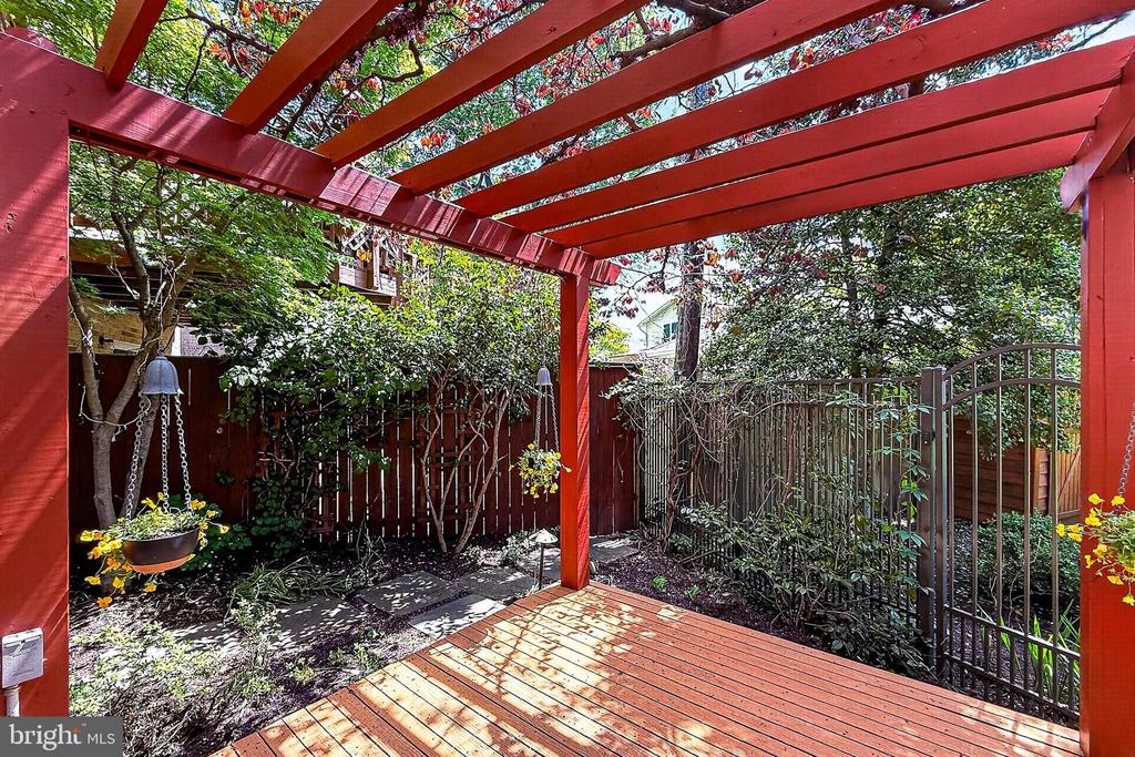 8 W CHAPMAN STREET A