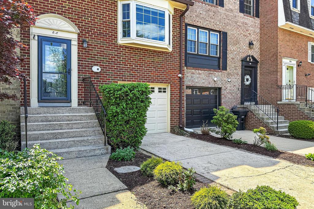 8 W CHAPMAN STREET A