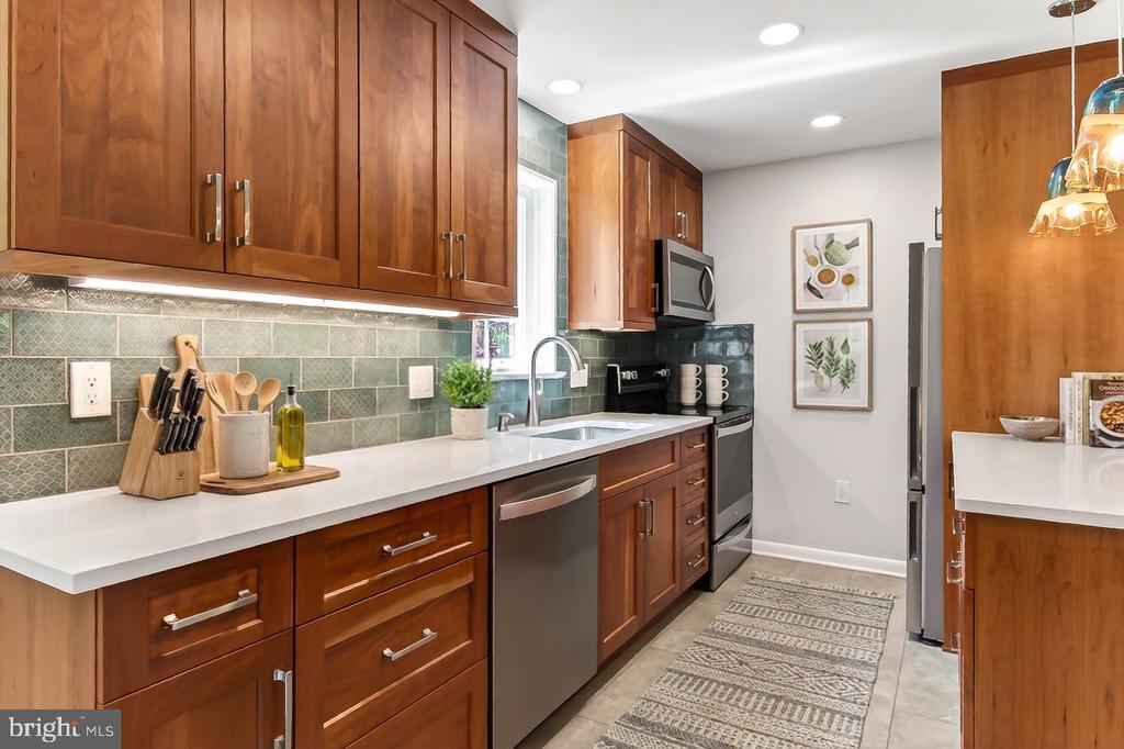 8 W CHAPMAN STREET A
