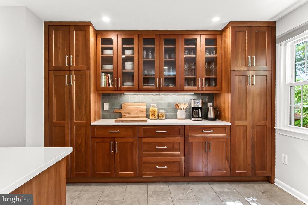8 W CHAPMAN STREET A