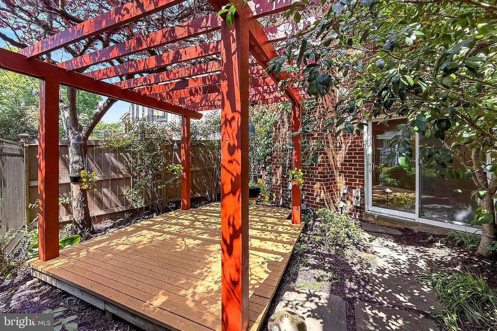 8 W CHAPMAN STREET A