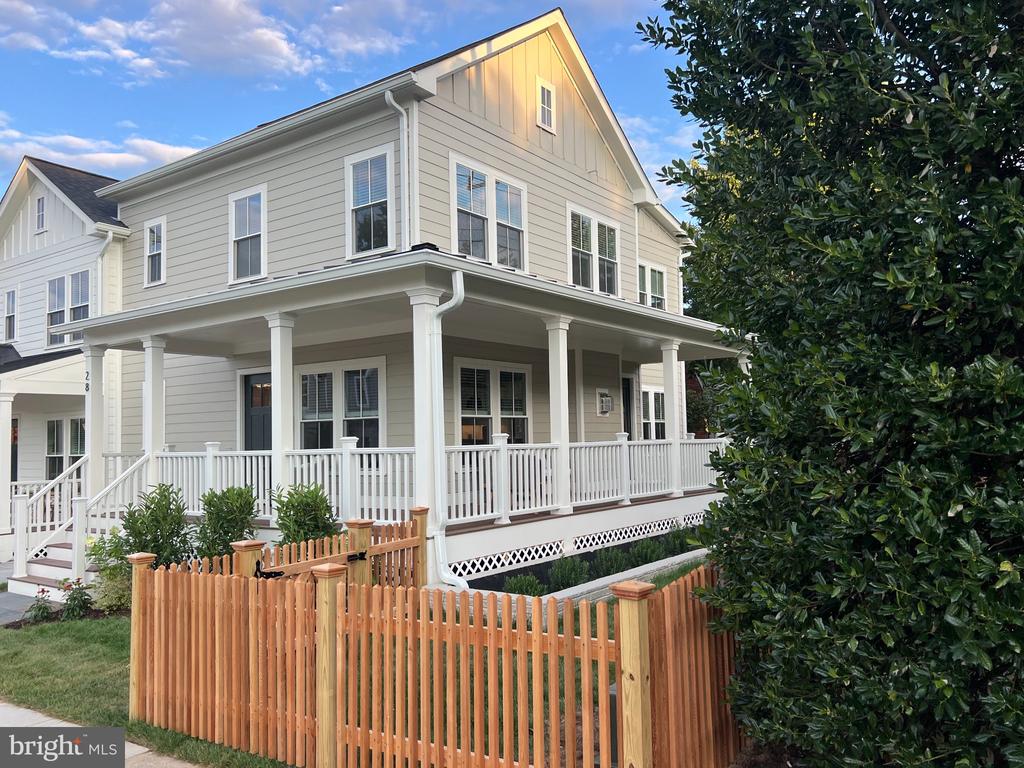 28 W CHAPMAN STREET