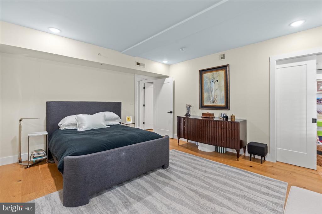 312 S WASHINGTON STREET Unit: 502