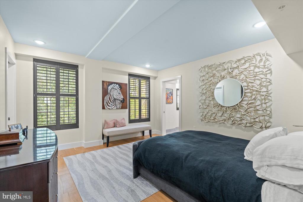 312 S WASHINGTON STREET Unit: 502