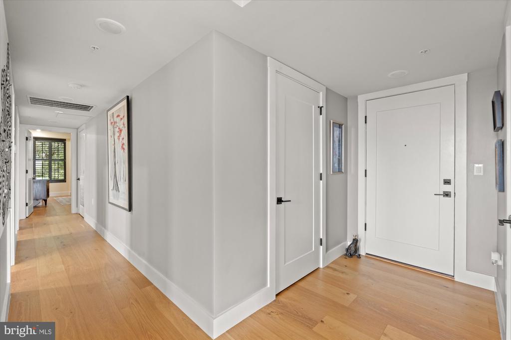 312 S WASHINGTON STREET Unit: 502