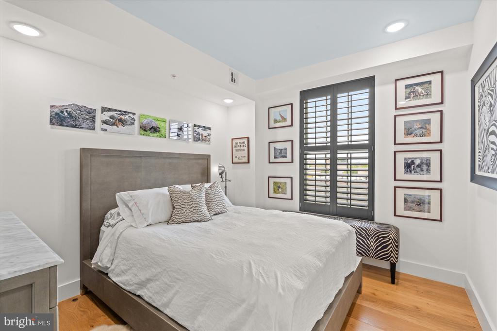312 S WASHINGTON STREET Unit: 502