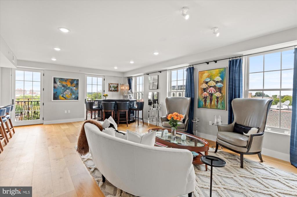 312 S WASHINGTON STREET Unit: 502