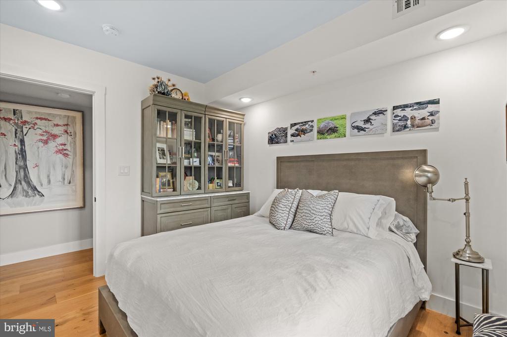 312 S WASHINGTON STREET Unit: 502