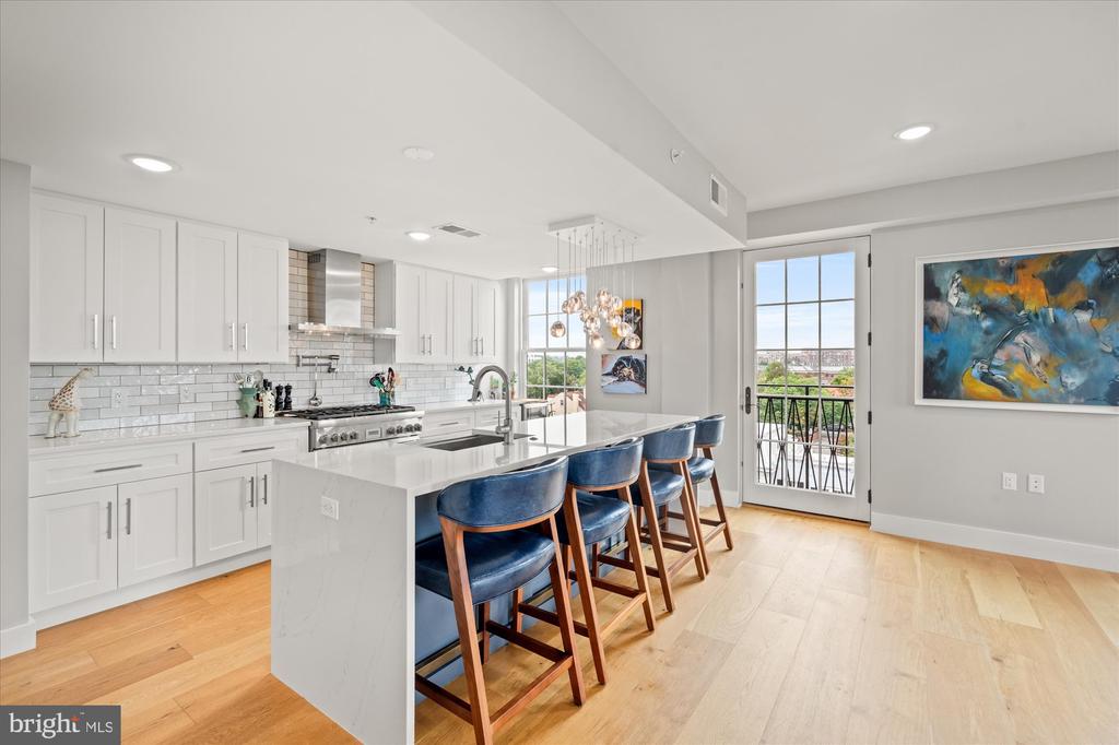 312 S WASHINGTON STREET Unit: 502