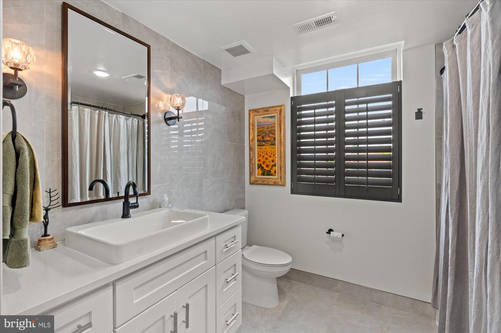 312 S WASHINGTON STREET Unit: 502