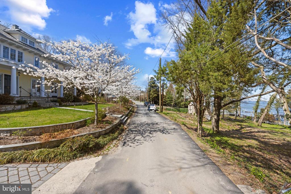 7822 SOUTHDOWN ROAD