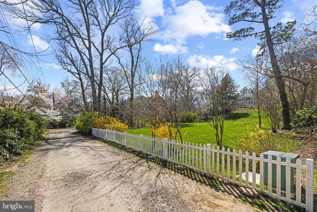 7822 SOUTHDOWN ROAD
