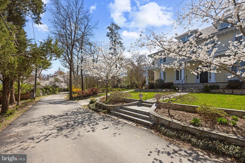 7822 SOUTHDOWN ROAD