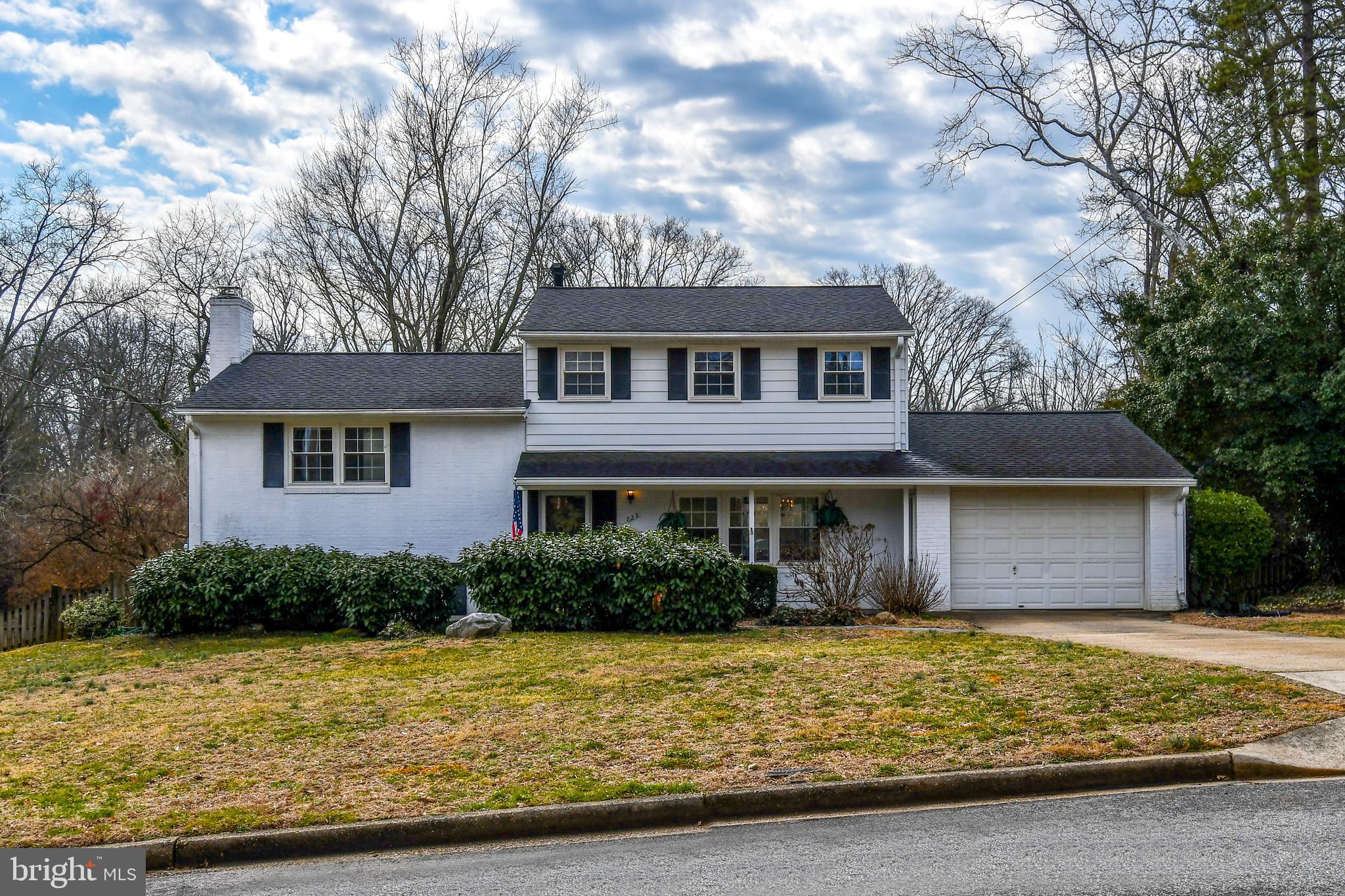823 NEAL DRIVE