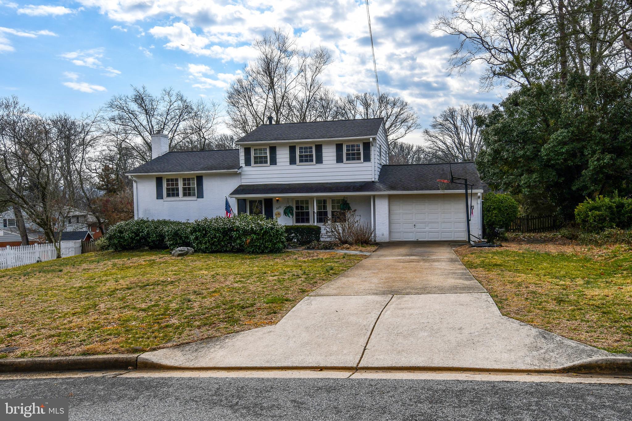 823 NEAL DRIVE