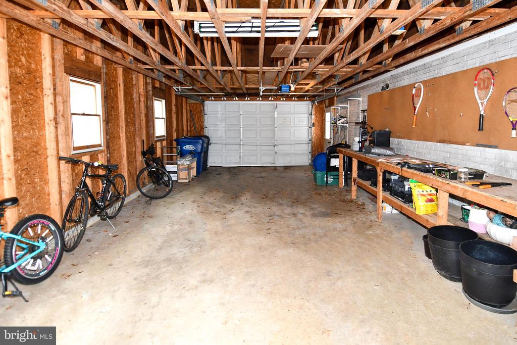 823 NEAL DRIVE