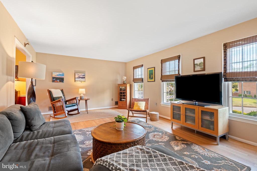 1920 WINDMILL LANE