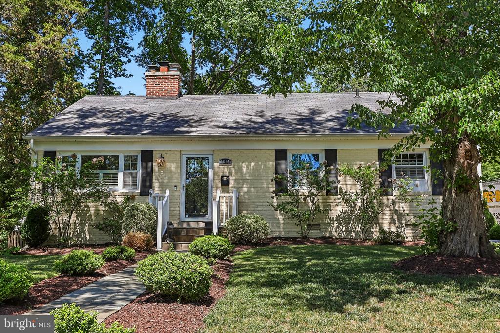 7813 YORKTOWN DRIVE