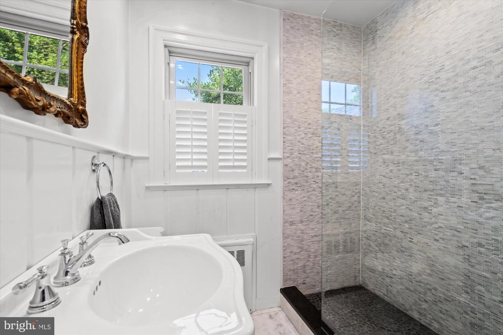 6422 BOULEVARD VIEW