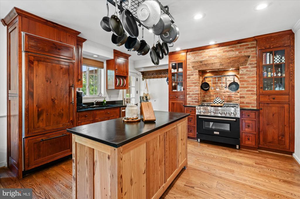 6422 BOULEVARD VIEW