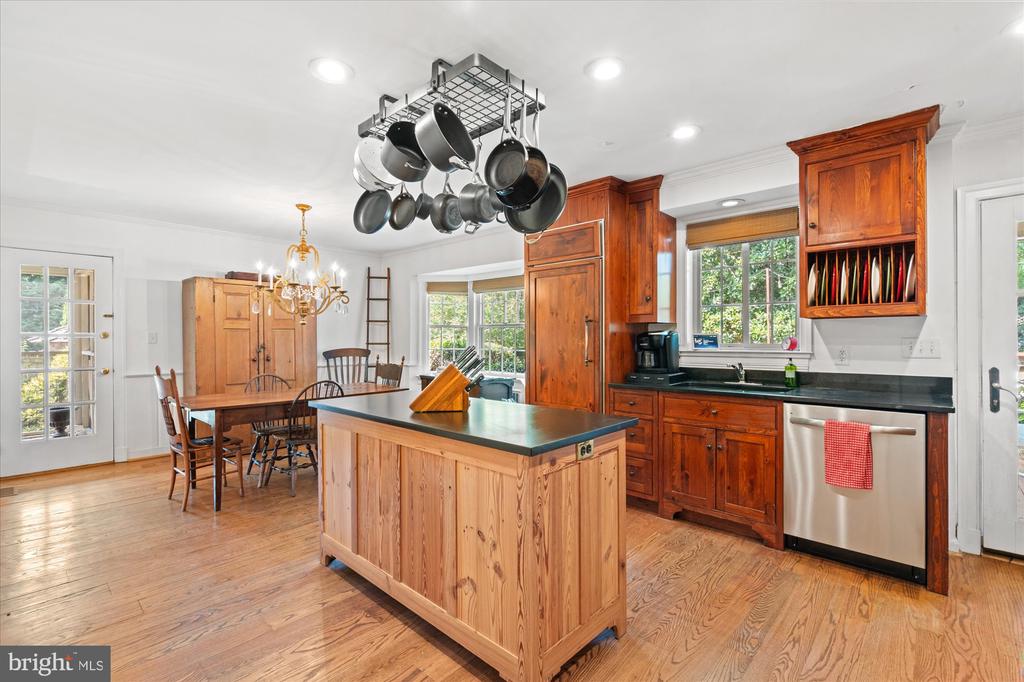 6422 BOULEVARD VIEW