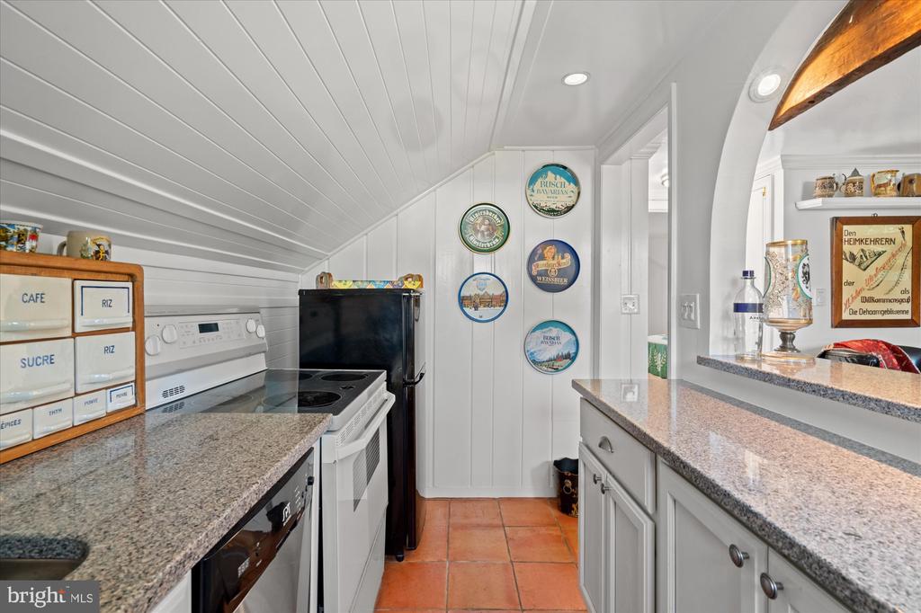 6422 BOULEVARD VIEW
