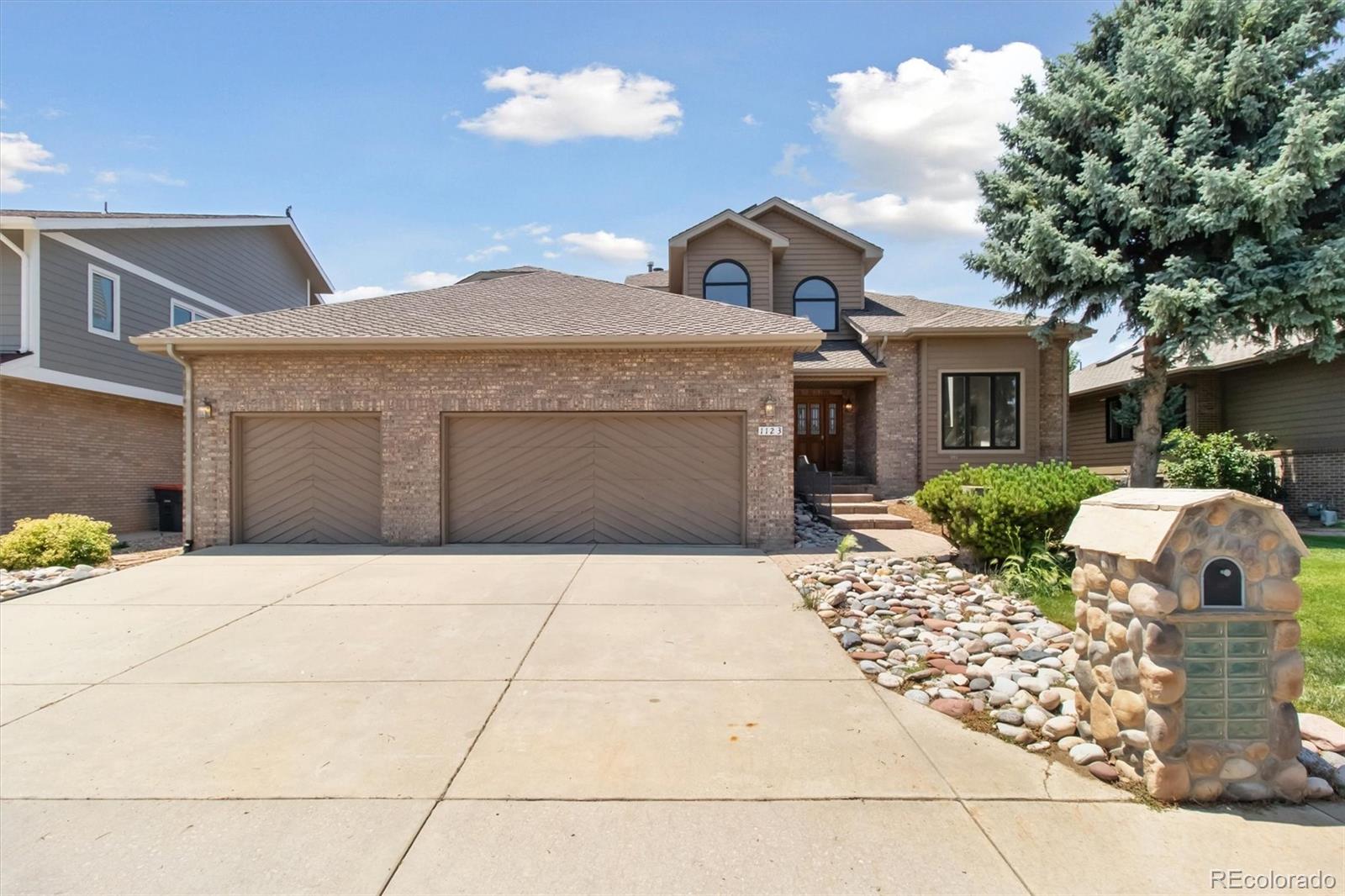 1123 Oakhurst Drive