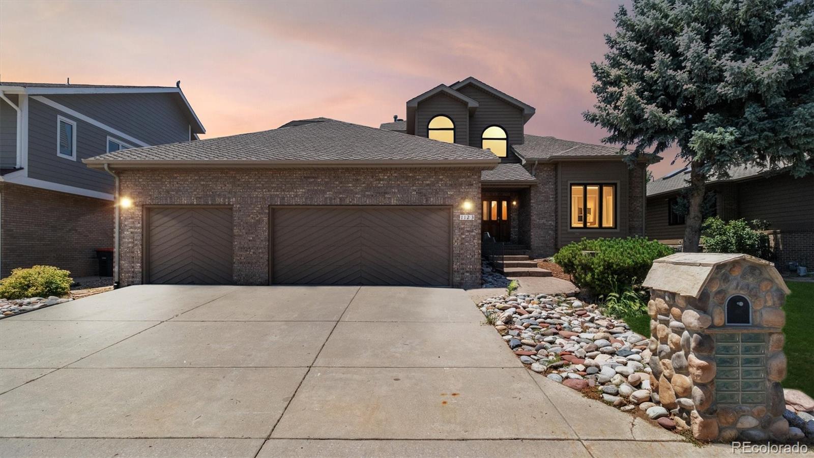 1123 Oakhurst Drive
