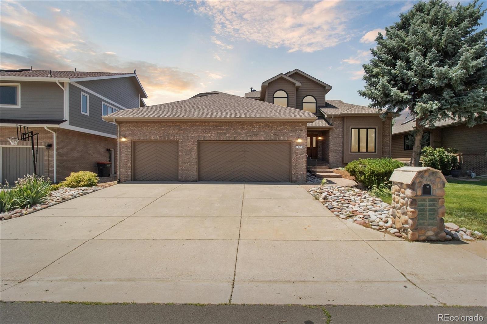1123 Oakhurst Drive