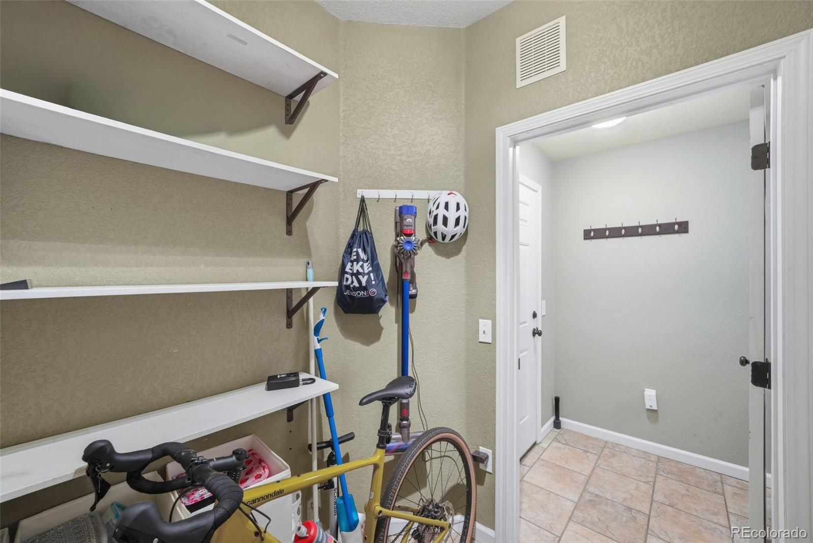 6013 Castlegate Drive W Unit: D26