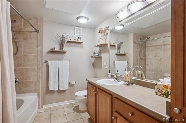 7240 W Custer Avenue Unit: 215