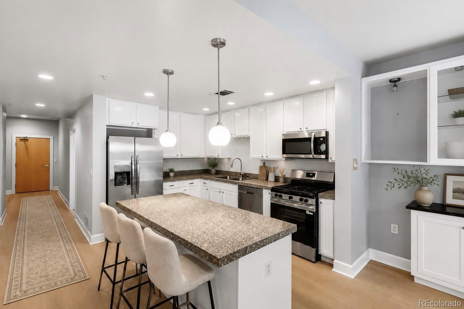 1630 N Clarkson Street Unit: 204