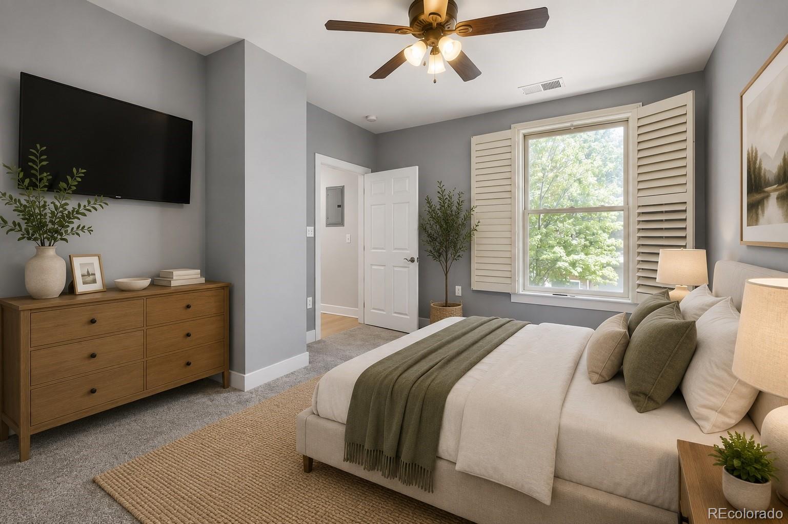 1630 N Clarkson Street Unit: 204