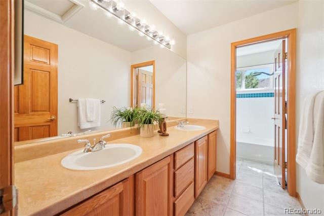 8743 Fairview Oaks Lane