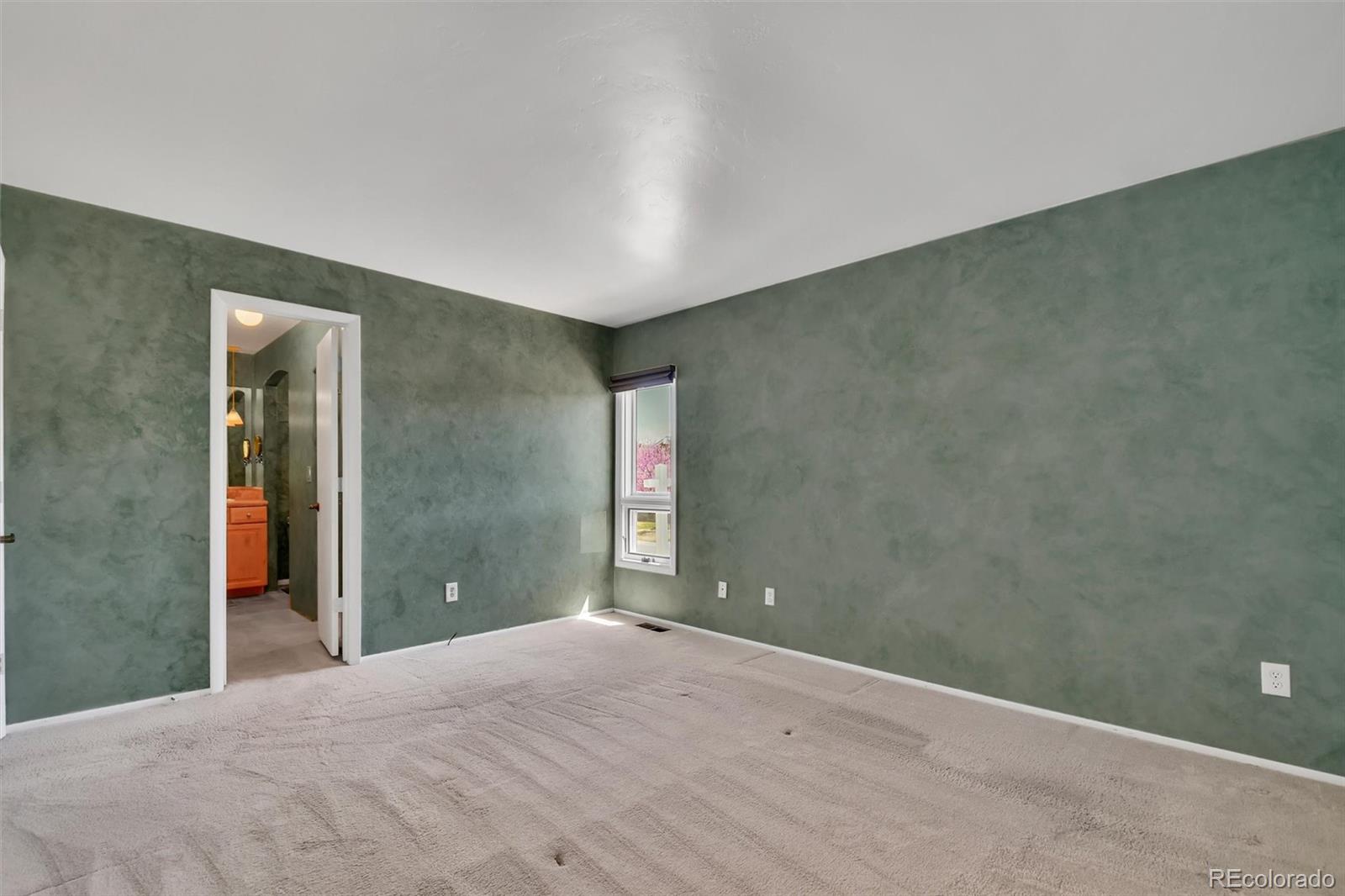 48 Scott Drive S