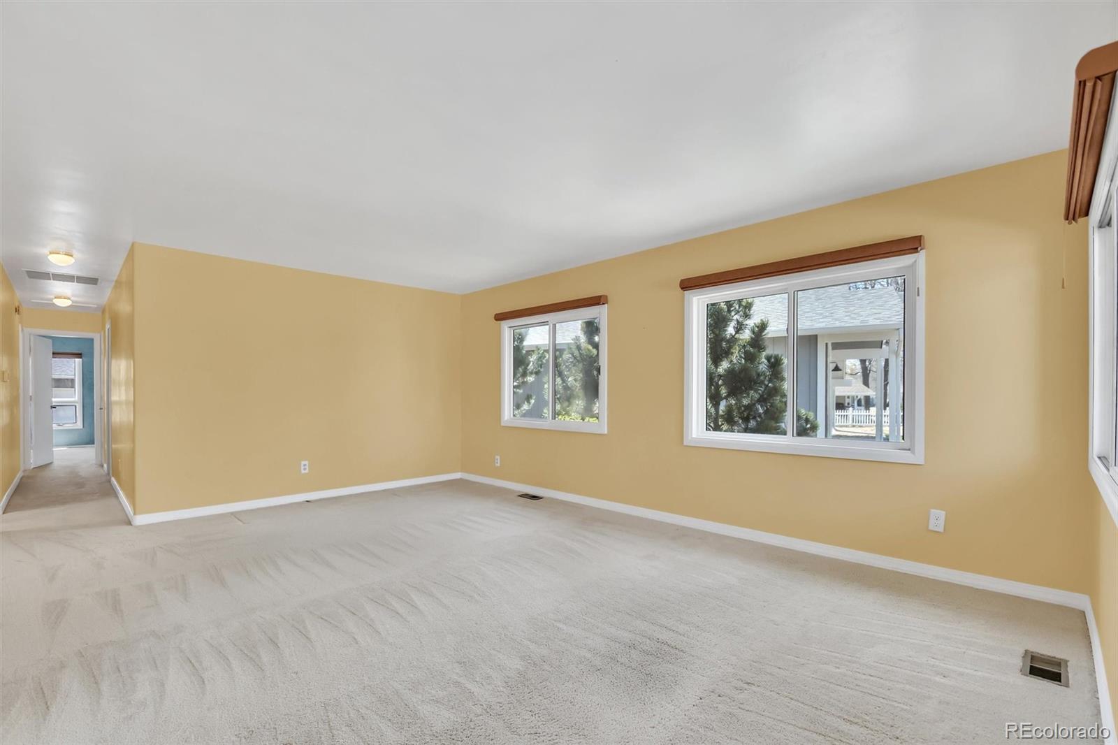 48 Scott Drive S