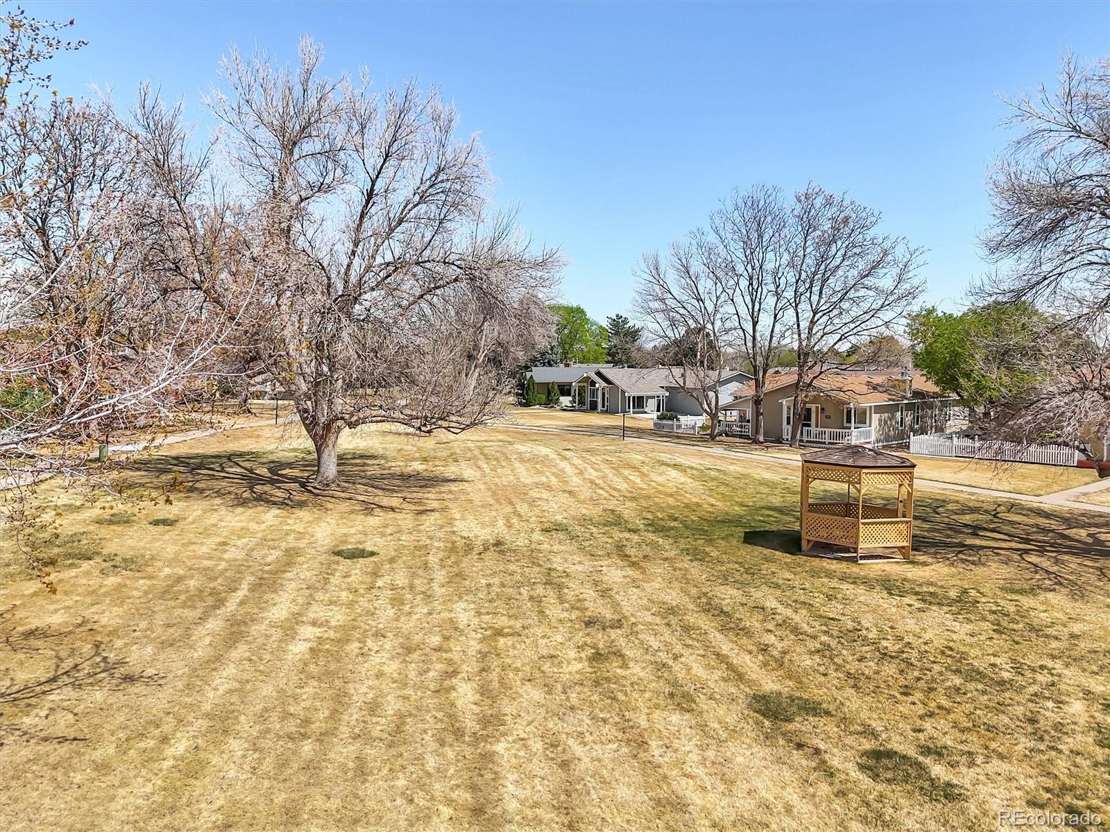 48 Scott Drive S